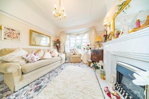 5 Portico Avenue lounge 2.jpg