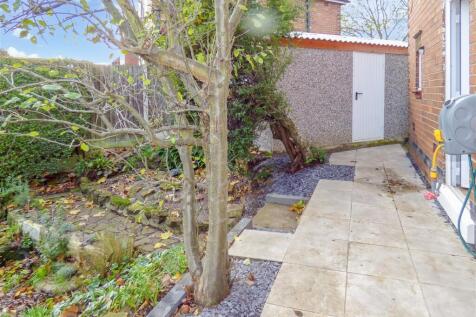 176 Wilsthorpe Road patio.jpg