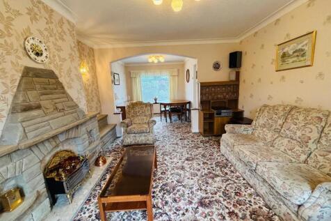 Living Room: