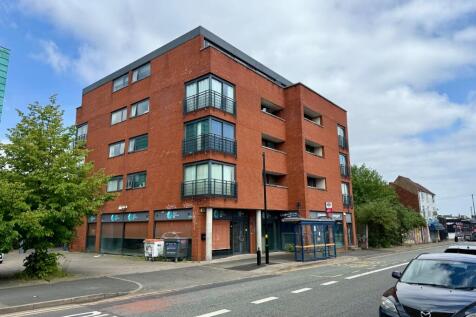 York Laurent are pleased to offer this two double bedroom second floor apartment with secure gated parking. Located within walking distance of Birmingham city centre and with local amenities, bars and