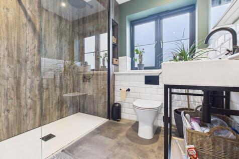 en-suite shower room