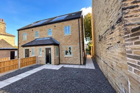 4 Bedroom Semi-Detached in BD19 3AF