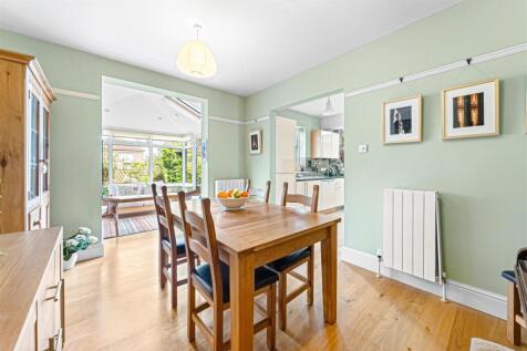 OPEN PLAN KITCHEN DINING