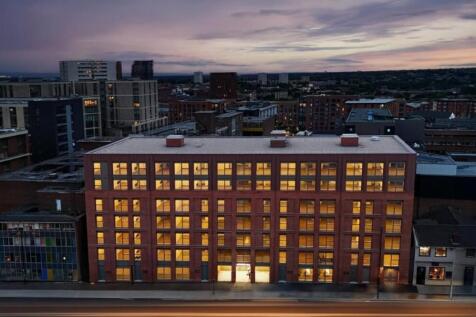 Chapmans Yard offers high-spec apartments in Birmingham´s most central postcode, located next to The Mailbox, The Cube and the canal basin with an array of bars and restaurants. Resident amenities inc