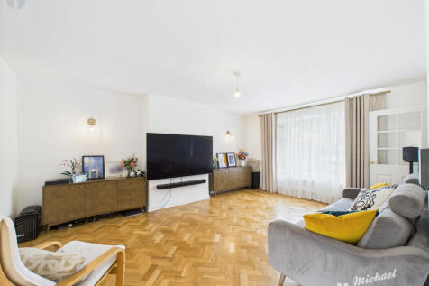 CAM03218G0-PR0634-STILL002