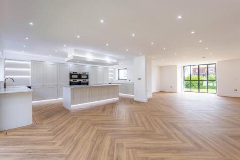 Kitchen/Reception Rm