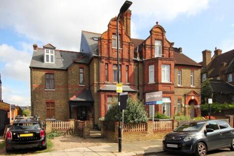 Long Let. This two-bedroom flat and two bathrooms benefit from a modern interior and a great location.