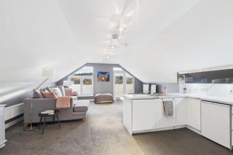 ANNEXE LOUNGE/KITCHEN