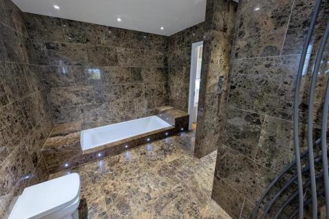 JACK AND JILL BATHROOM/SHOWER/WC