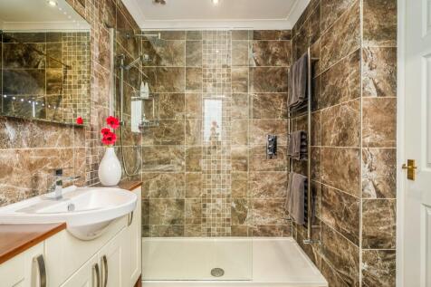 Master bedroom en-suite