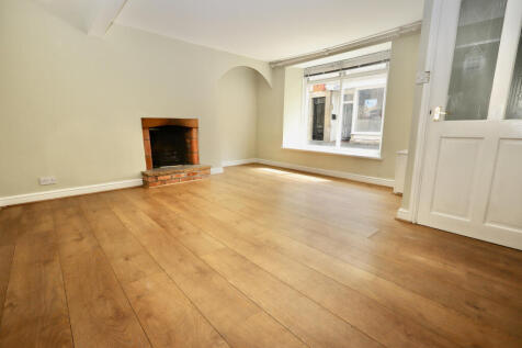 Sitting room with fireplace and window seat