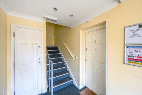 FLAT 2 - COLBERN COURT - TN402EX - PHOTOS (13).jpg