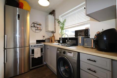 2 howe st kitchen photo.jpg