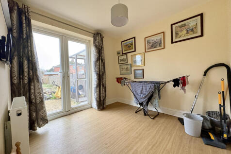 Dining Room Bute