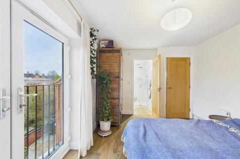 Master Bedroom With En-Suite