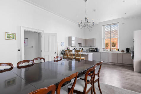 7 Blencowe Close,...