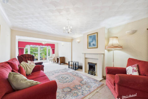 CAM03218G0-PR0723-STILL018