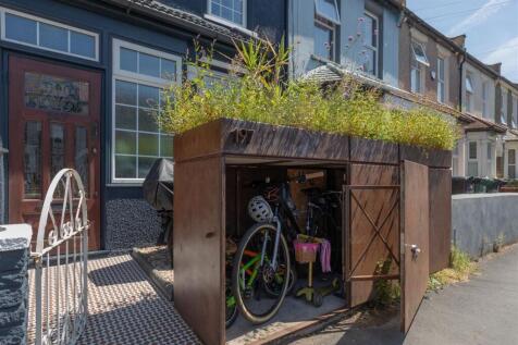 Farmer Road, E10