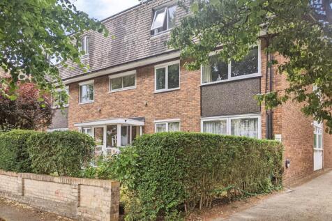 **Zero Deposit Available**
A WELL PRESENTED BRIGHT AND SPACIOUS ONE BEDROOM RETIREMENT APARTMENT WITH WOODEN FLOORS THOUGHOUT IDEALLY LOCATED FOR SHOPS AND STATION