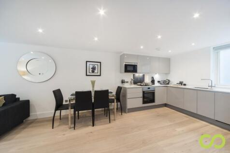A beautifully presented two bedroom/one bathroom property to rent on Tower Bridge Road, SE1.