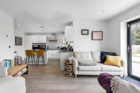 4 Purefey Close, Coton House Country Estate (8).jp