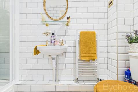 CAM05454G0-PR0043-STILL028