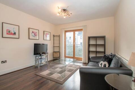 FleetMilne Property are pleased to present this smartly presented one-bedroom, one-bathroom apartment in the highly desirable Postbox development, ideally located in the heart of Birmingham city centr