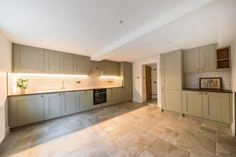 1377031-18-690e04...