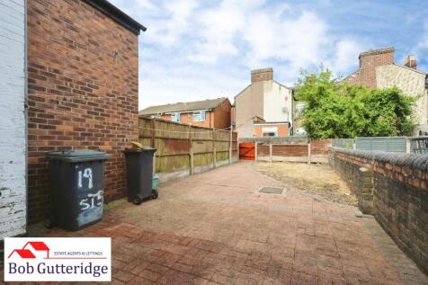 ENCLOSED REAR GARDEN