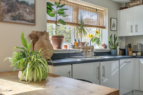 1348331-19-68b9a9...