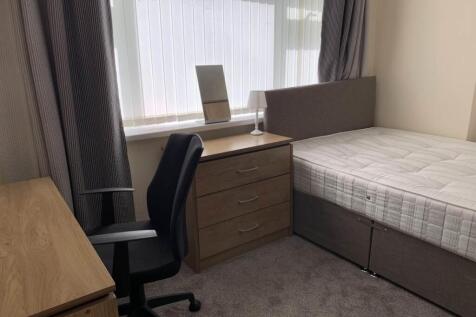 Flat in LL57 1NR