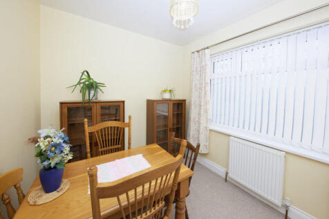 Carlton Dining room-bed4