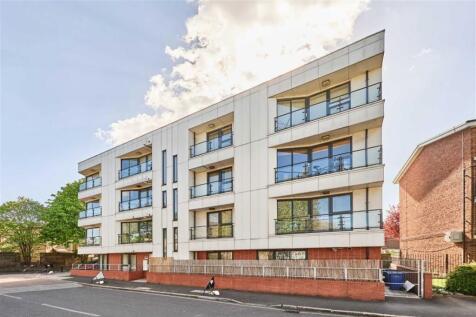 A spacious two bedroom apartment in a modern purpose built development on Rowcross Street.