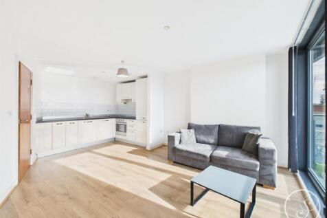 Stoneacre Properties are delighted to be able to offer to Let a two double bedroom flat in this popular and sought after block in the heart of Leeds City Centre. In addition to the 2 double bedrooms,