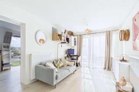 Open Plan Living Room/ Kitchen/ Dining Area