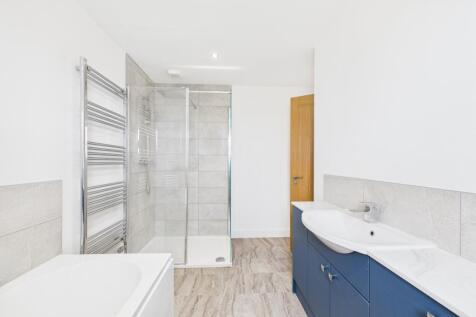 Family Bathroom 2