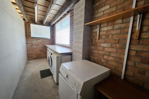 UTILITY ROOM / GARAGE