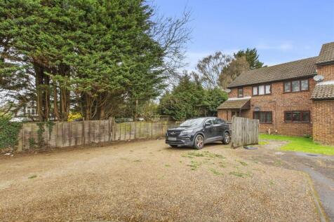 16 Birinus Close, HP12 3LZ-12.jpg