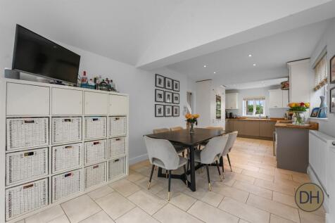 Nine Ashes Farm Cott