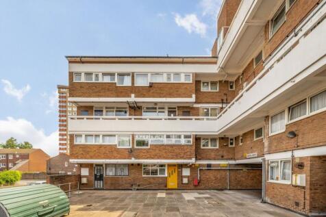 A Three bedroom maisonette split over two floors in Orwell Court on Regents Canal. This bright and beautiful ground floor property includes private garden, three good size bedrooms with wooden floorin