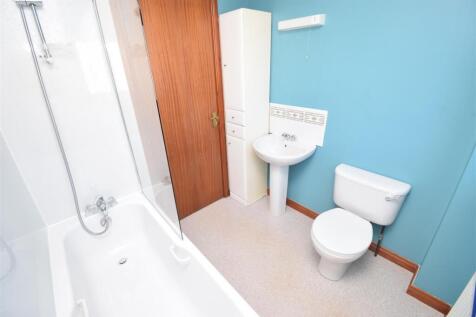 BATHROOM.JPG