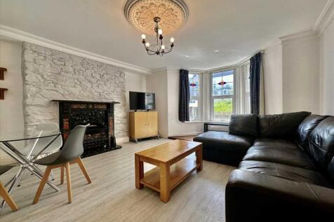 3 Bedroom House in PL4 7EF