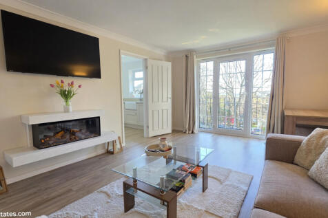 2 bed flat for sale Crofton Way, Enfield EN2