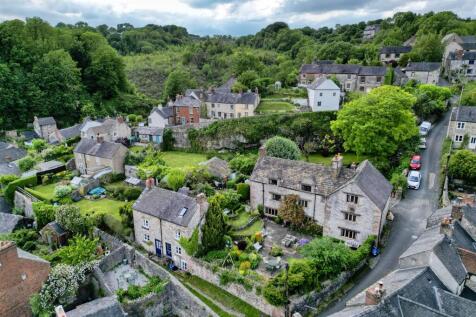 Aerial shot of House, gardens and cottages.jpg