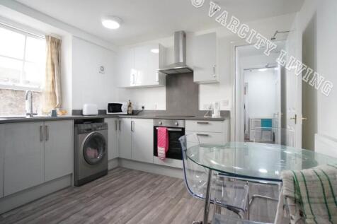 3 Bedroom Flat in LL57 2HF