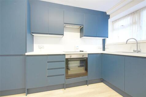 2 Bedroom Flat in EN1 1NS