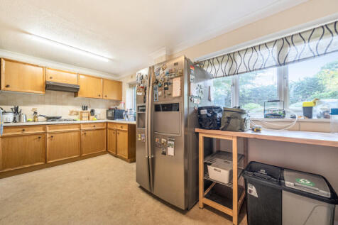 1370979-6-68fb96c...