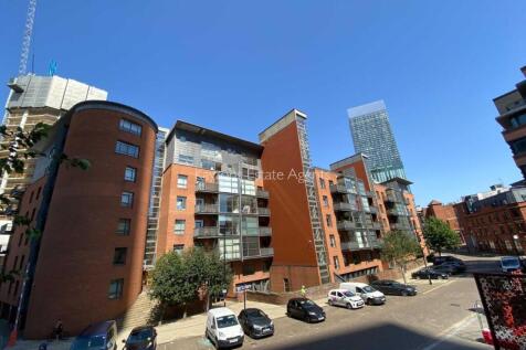 ** DEPOSIT FREE OPTION AVAILABLE ** Available 20th August. Furnished. An impressive ground floor apartment offering an abundance of space in a fantastic location. Deansgate Quay is situated alongside