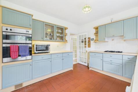 CAM03162G0-PR0352-STILL015