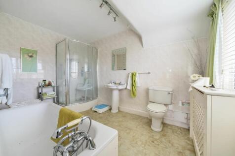 En-suite bathroom